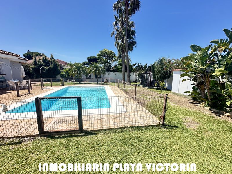 Foto eeb68660-a07b-4698-8f07-91248dd3a630. Xalet amb xemeneia aparcament piscina a Sancti Pietri Chiclana de la Frontera
