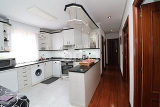 Appartement à Mamariga. Tres habitaciones, armario empotrado, muy luminoso