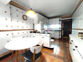 Piso en Centro. 4 habitaciones, 2 baños, ascensor, terraza, camarote y garaje.