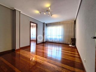 Appartement à Mamariga. Tres habitaciones, balcón, ascensor, baño, aseo y camarote.