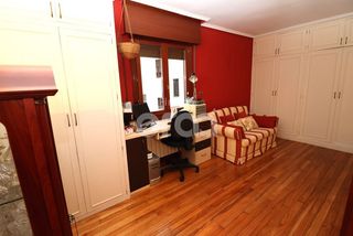 Appartamento in La Txitxarra - Murrieta - Parke Santurtzi. Tres habitaciones, baño, despensa y centro.