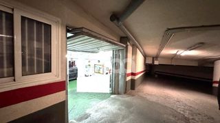 Car parking in Centro. Local con garajes, vado, txoko, centro.