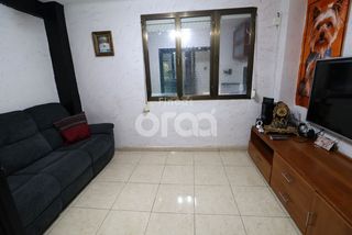 Flat in Villar - San Juan - La Magdalena. Tres habitaciones, cocina abierta con comedor.