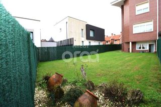 Casa a schiera in Abanto y Ciérvana / Abanto Zierbena. Casa adosada, 5 dormitorios, salón con chimenea, jardin, txoko c