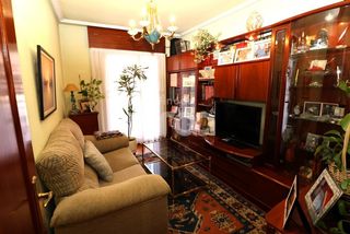 Appartamento in La Txitxarra - Murrieta - Parke Santurtzi. Tres habitaciones, baño, despensa y centro.