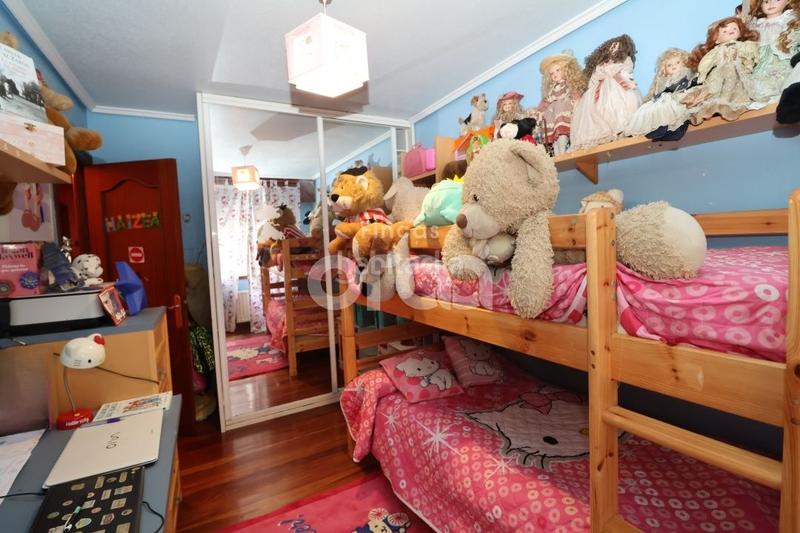 Foto b3a33785-78c4-44ba-ba4a-908531f2c6e3. Pis amb calefacció aparcament a Kabiezes Santurtzi