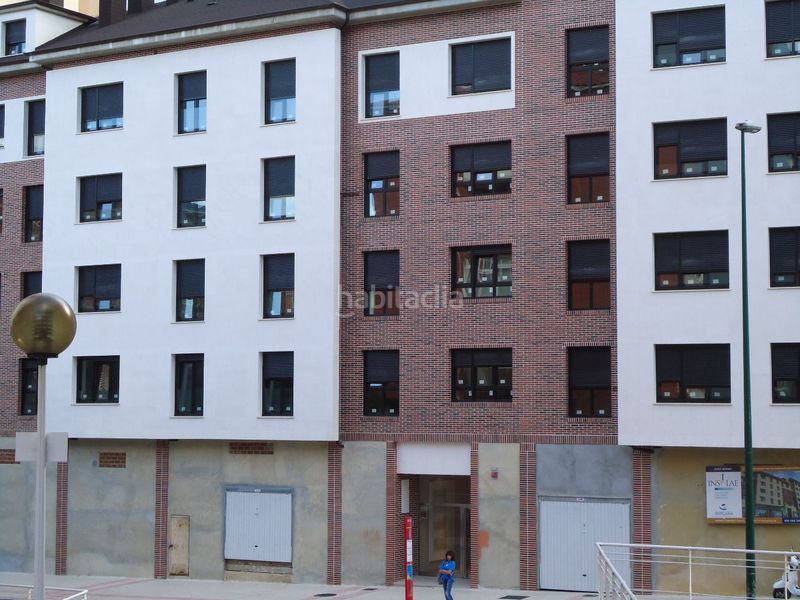 Foto 11a887e1-e01a-4c62-9d9b-50a3e6a5aa80. Alquiler local comercial local sin instalar en Centro Avilés