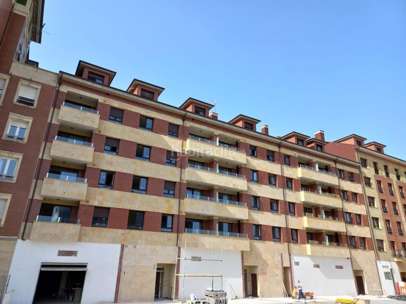 Foto c83a464d-93c4-4fc6-bd2b-b694d533a160. Locale commerciale in avenida de oviedo 74 in Lugones Siero