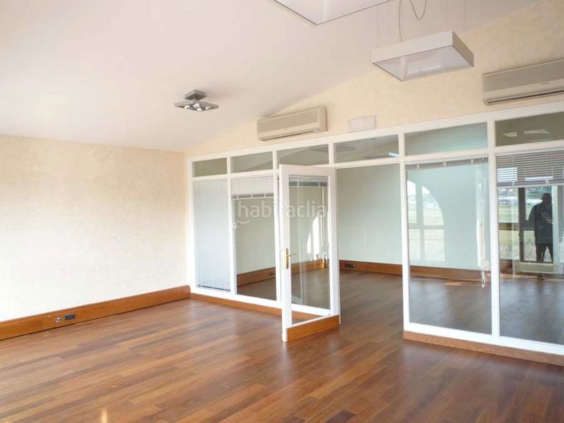 Foto 4a616f00-867f-42b1-8ef8-1e5263de790d. Office space in carretera al puerto deportivo 27 in Camargo