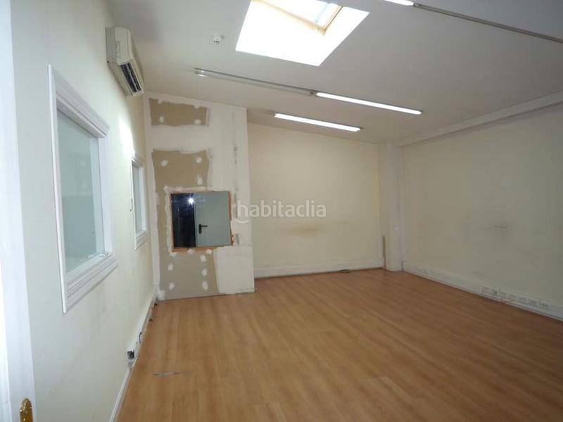 Foto 8df83665-0809-4828-80d2-caf37b9aec3f. Office space in carretera al puerto deportivo 27 in Camargo