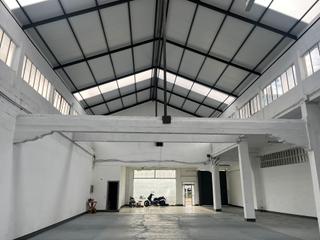 Nau industrial a Calle gloria-urbanizacion eliseo gomez fernandez 120. Nave industrial y dos piso en suelo urbano