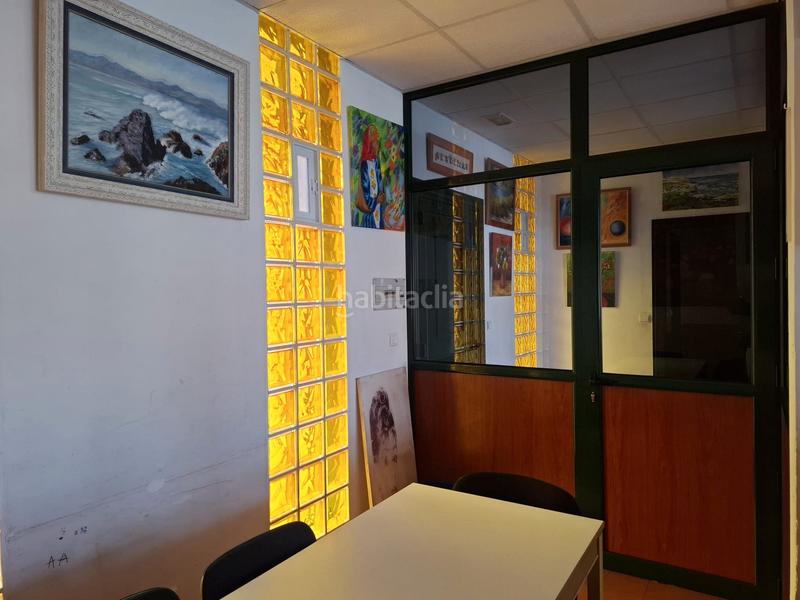 Foto d45daa03-ace5-4127-a9a1-47659b618a9f. Location local commercial dans calle san martín del pino 23 dans Santander