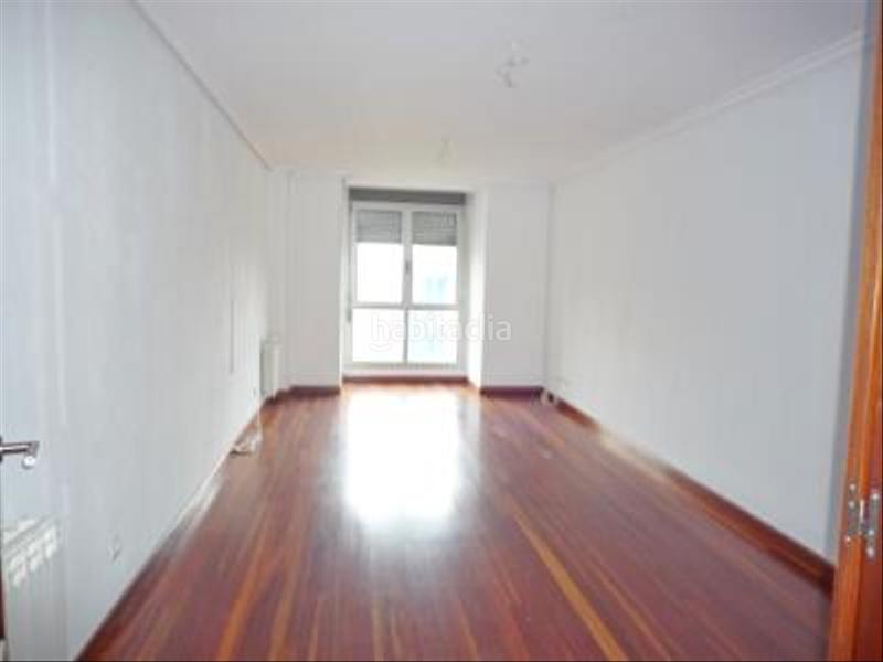 Foto d14e7a93-9477-4501-8b17-d8d67f5000d3. Piso en calle francisco tomás y valiente 3 piso junto corte ingles en Santander