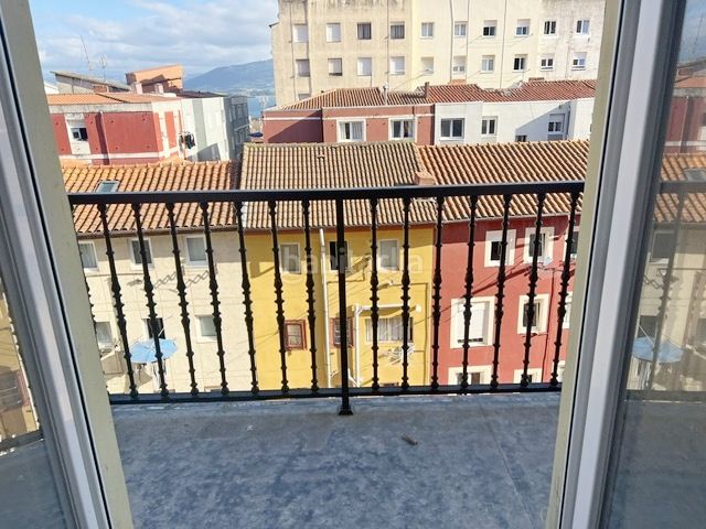 Foto e9feb8ee-ded2-47b2-a43d-02713fbfa5b8. Rent flat in calle del sol 6 in Puerto Chico Santander