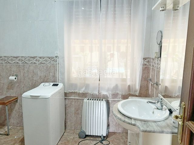 Foto 6a85cb26-d62f-4f4d-9a38-976dc893567d. Casa adossada amb aparcament a Reocín
