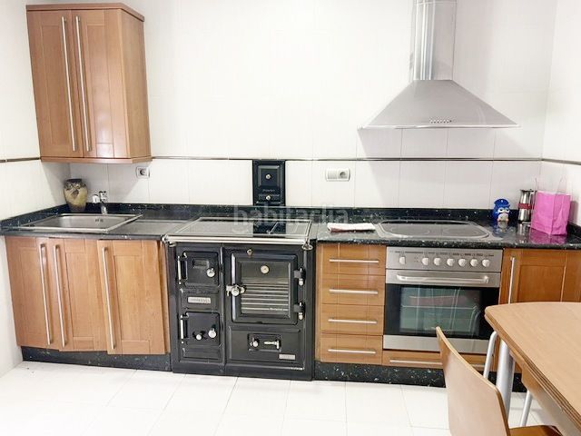 Foto 8731f636-3973-43e4-b046-edd9f8a7edf4. Casa adossada amb aparcament a Reocín