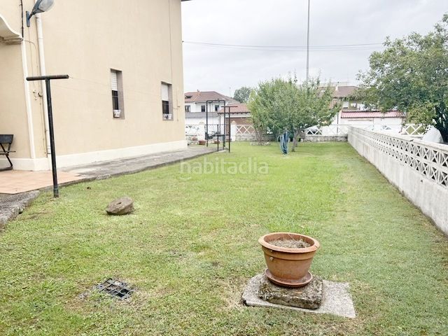 Foto 8b514516-3857-4cef-89bb-dff5e7089483. Casa adossada amb aparcament a Reocín