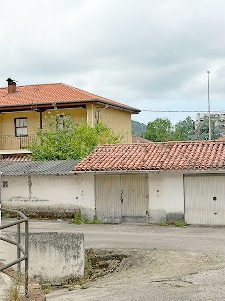 Foto a822e027-02fa-4cbc-9a8d-5c474cc38716. Casa adossada amb aparcament a Reocín