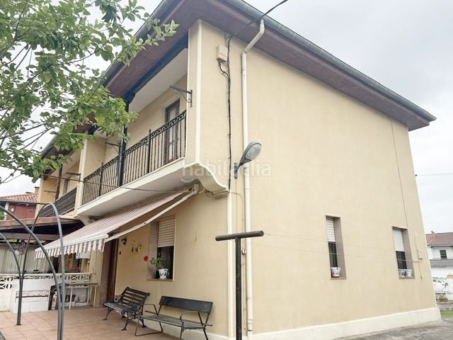 Foto ff0c7592-9f8a-4e22-a08a-fd0403210d85. Casa adossada amb aparcament a Reocín