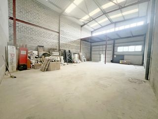 Fabrikhalle in Barrio Viérnoles 8