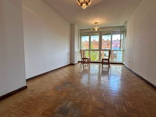 Appartamento in Montevil. Montevil, piso de 3 dormitorios, 2 baños, con plaza de garaje y