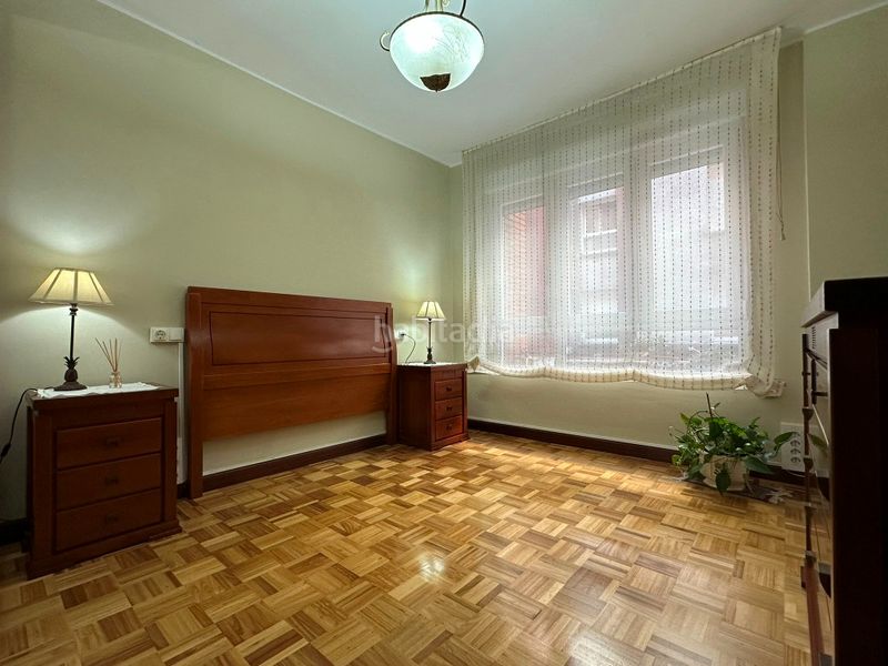 Foto c6e420ae-fb8b-491d-add0-a3635f79f835. Piso  de 3 dormitorios con ascensor y terraza en Gijón