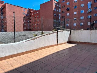 Pis  Calle extremadura. Piso de 3 dormitorios con terraza de 50 metros cuadrados