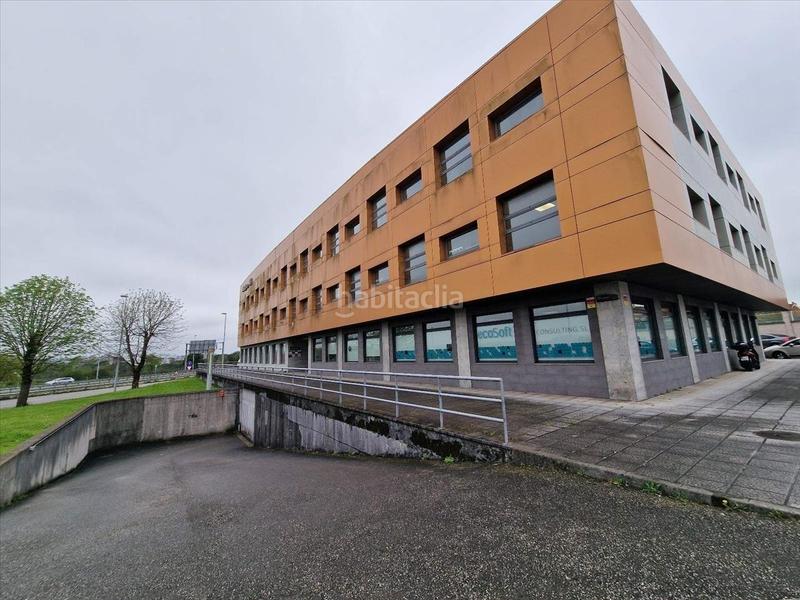 Foto b1da5bfd-8803-4954-bcaa-624877cfc46a. Oficina amb aparcament a Llanera