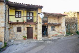 House  Poblado de luey. Casa cuadra y jardín  luey
