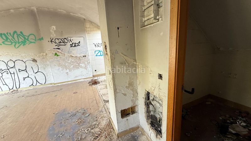 Foto 5250df0a-aaad-4794-86bc-133d13cc7877. Edificio en barrio barrio villabáñez en Castañeda