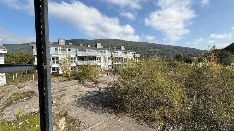Foto d05dceb0-d9da-4c61-9a89-d9db7ad0229d. Edificio en barrio barrio villabáñez en Castañeda