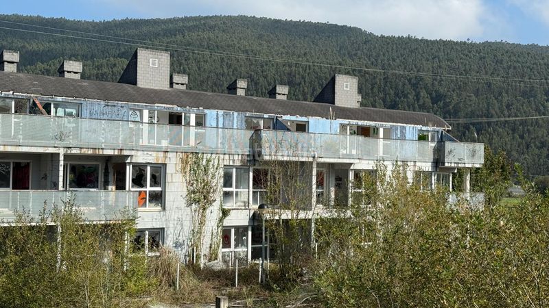 Foto ddd18d65-8fc9-4d87-a471-67199049bea2. Edificio en barrio barrio villabáñez en Castañeda