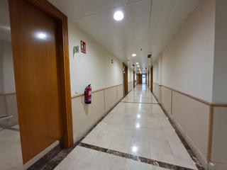 Oficina  Calle calle carlos lópez otín. Se vende oficina en centro civico , en el centro de oviedo