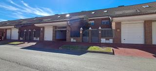 Casa adosada en Calle ria de solia 9. Chalet astillero