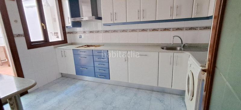 Foto 12eea318-234d-4f6e-b46a-f73f44ac509b. Casa adosada en calle ria de solia 9 chalet astillero en Astillero (El)