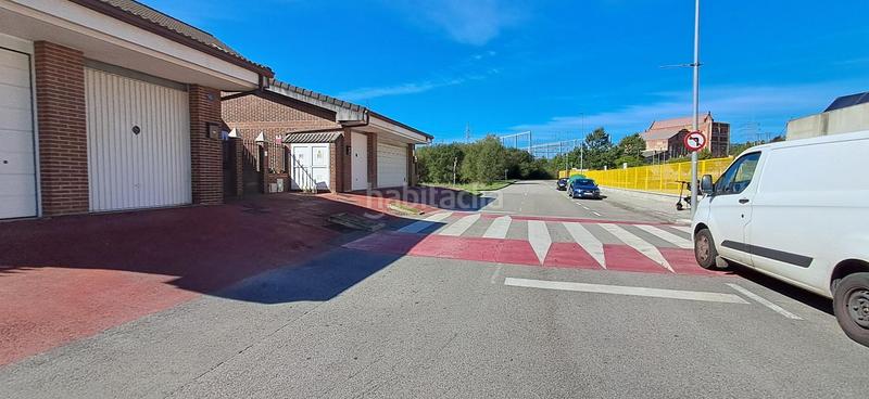 Foto 50b6ab08-82c5-4873-86b0-c46a793ad8cf. Casa adosada en calle ria de solia 9 chalet astillero en Astillero (El)