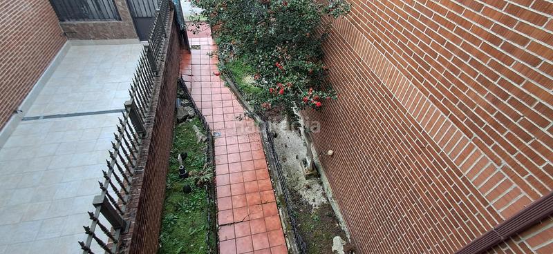 Foto 575a0433-8fd9-40ed-8c23-634999e9da4e. Casa adosada en calle ria de solia 9 chalet astillero en Astillero (El)