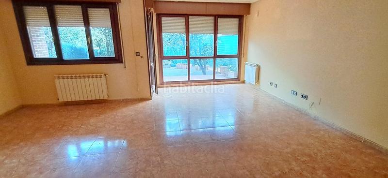 Foto b1a56bfe-a9d5-4289-9515-a52cfd273f83. Casa adosada en calle ria de solia 9 chalet astillero en Astillero (El)