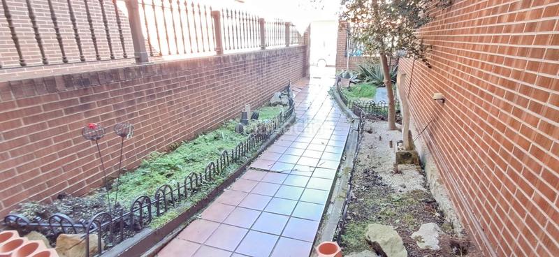 Foto ba0647a6-372c-4f98-bd10-5e08cb4463da. Casa adosada en calle ria de solia 9 chalet astillero en Astillero (El)