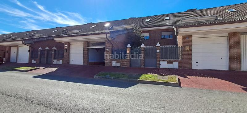 Foto f6261b77-df04-412e-8255-bddb31edb9eb. Casa adosada en calle ria de solia 9 chalet astillero en Astillero (El)