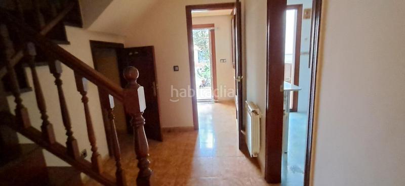 Foto f816a8d8-6d6f-48bd-93ad-e51043358cfd. Casa adosada en calle ria de solia 9 chalet astillero en Astillero (El)