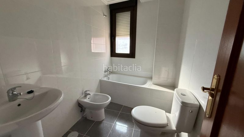 Foto 2dbbc345-2a8f-4ea2-a35a-be58c7dd1ca3. Edifici a canton (el) 24 a Limpias