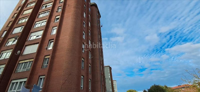 Foto 77ef9c96-ff25-45c8-8e9a-5d12005b3487. Apartament amb aparcament a Alisal - San Román Santander