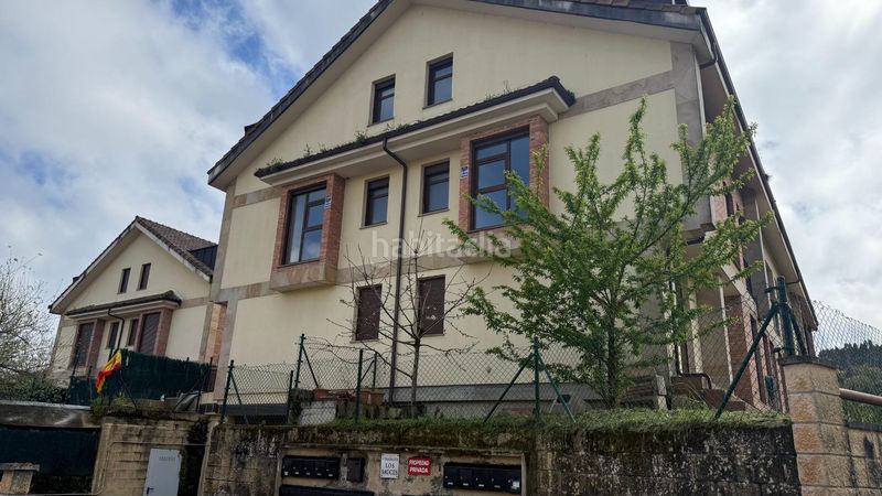 Foto c07e1821-7e97-47b1-83b2-92fca8023fa3. Edificio in valles 73 in Reocín