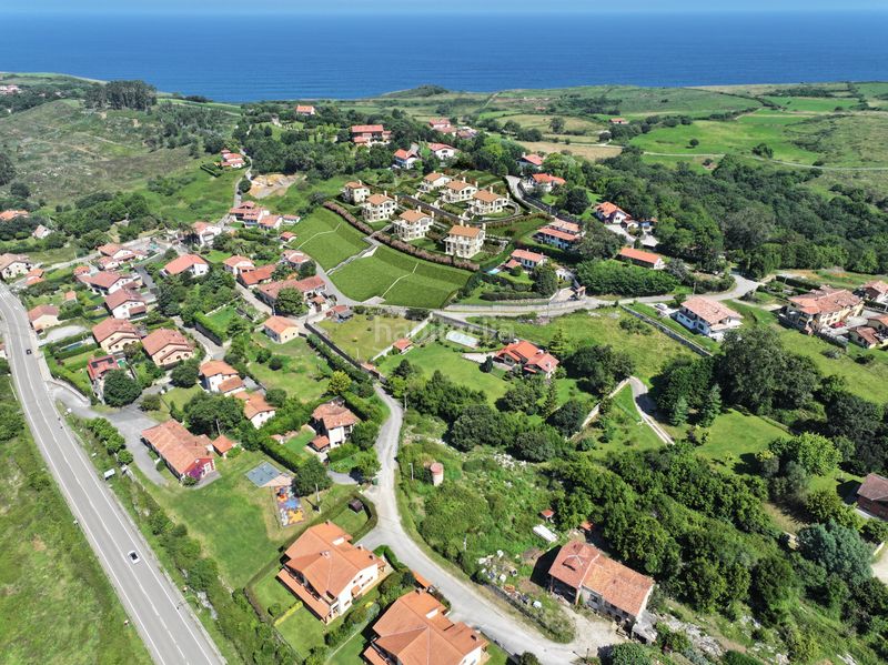 Foto 576161ed-fd75-4587-976d-0e13e8ef8dc8. Chalet 437m<sup>2</sup> en Comillas