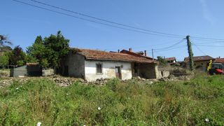 House in Valdáliga. Casa en labarces con cuadra y terreno