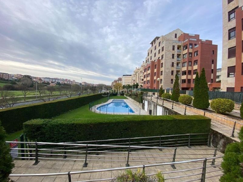 Foto f6cad3d5-9652-4f6b-a4f2-f5f64b099a5e. Pis amb aparcament a Monte Santander