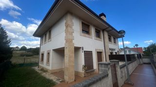 Casa aparellada a VILLANUEVA-MERECIA