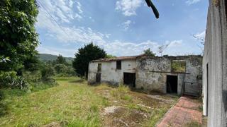 Casa a Barrio la acebosa. Casa y cuadras para restaurar en finca de 114.919 m2