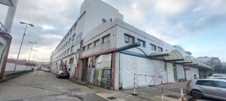 Edifici a Calle julio hauzeur 2. Local comercial en torrelavega